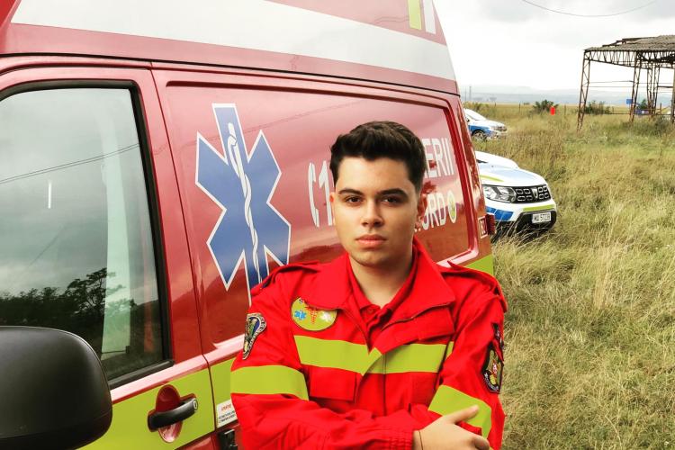 Un fost voluntar SMURD Cluj, acum student la Medicină, a salvat viața unor oameni implicați într-un accident - FOTO