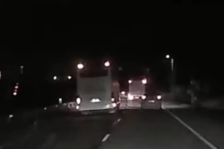 VIDEO. Goană nebună pe centura Gherla. Un șofer de AUTOCAR depășește la limită și îi obligă pe alți șoferi să-i facă loc