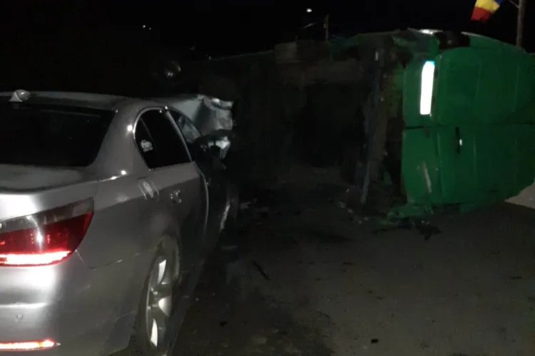 FOTO. Accident în localitatea Frata, Cluj! Un șofer a dat cu spatele fără să se asigure și a lovit în plin o altă mașină