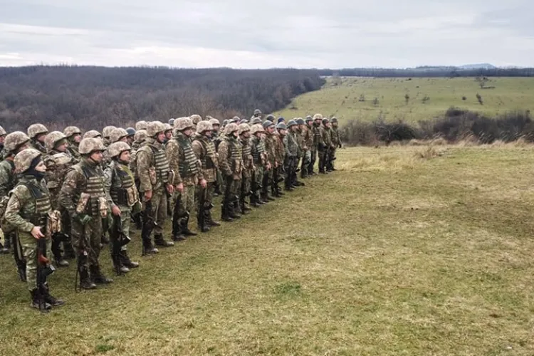 Din 2023, se vor majora soldele și salariile de grad pentru militari și polițiști