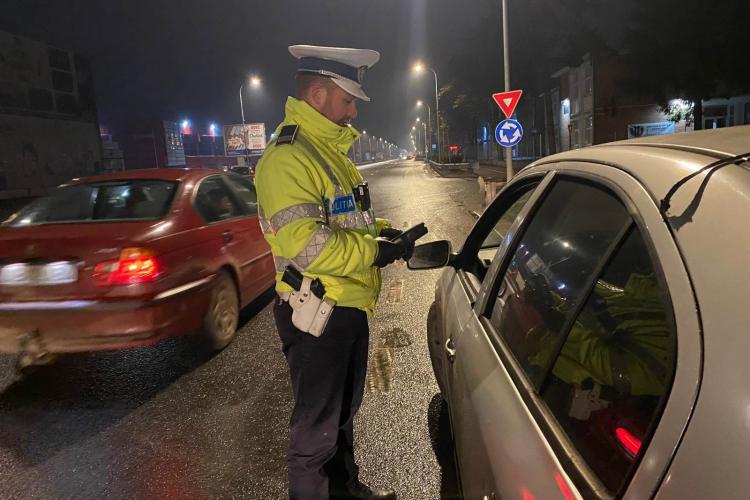 Cursă pe străzile Clujului. Un șofer beat și fără permis, urmărit de polițiști