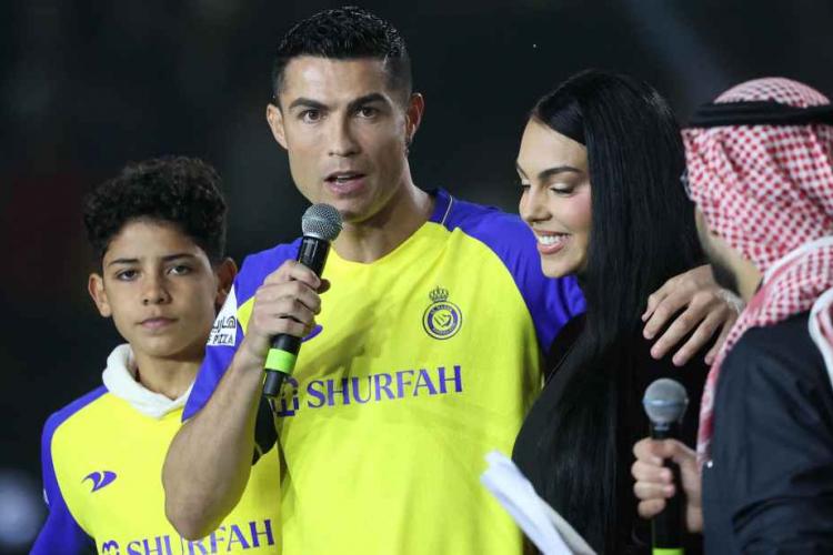 VIDEO - Ce gafă uriașă a făcut Ronaldo la primirea grandioasă în Arabia Saudită. Cum au reacționat fanii 