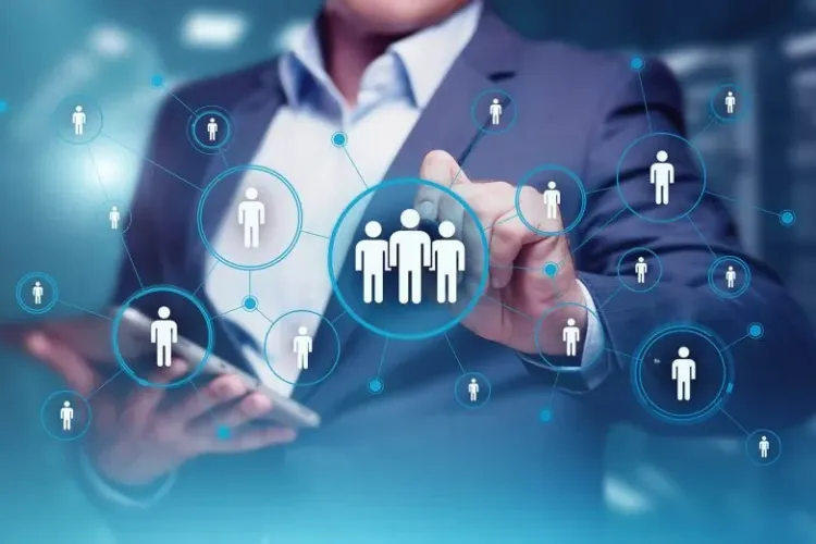 Una dintre cele mai celebre companii dă afară românii! Decizia e globală