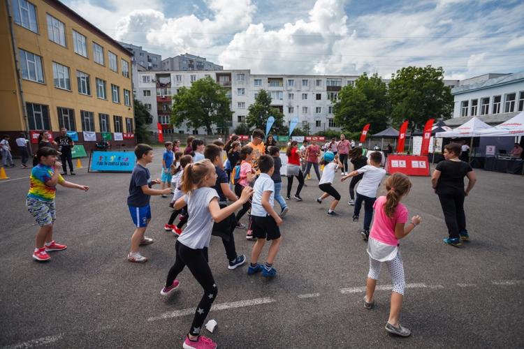 E oficial! Acces gratuit pentru elevi în curțile și pe terenurile de sport ale școlilor, în timpul liber. Legea a fost promulgată