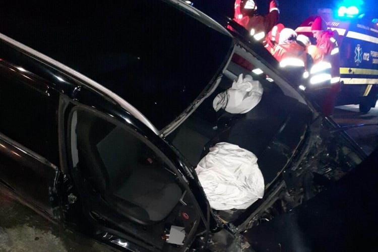 Accident teribil în Bunești, Cluj! Un dejean a intrat cu mașina într-un podeț de beton