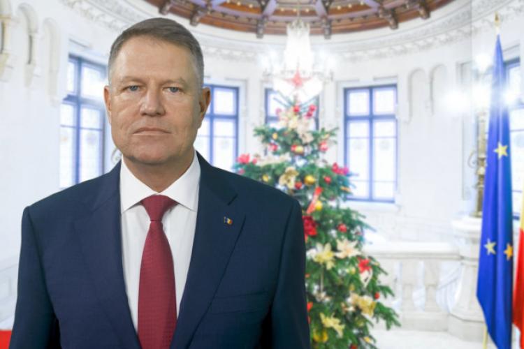 PAMFLET: Pluguşorul preşedintelui Klaus Iohannis pentru români: „Dacă-n ţară e mai greu,/Măcar bine că sunt eu,/Că nu-i Ponta-n locul meu”