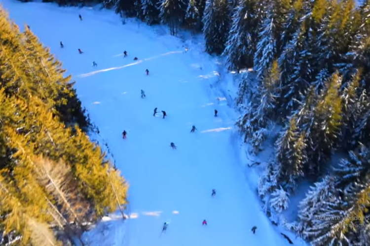 Iarnă superbă la Buscat! Schiorii s-au bucurat de zăpadă - VIDEO din dronă