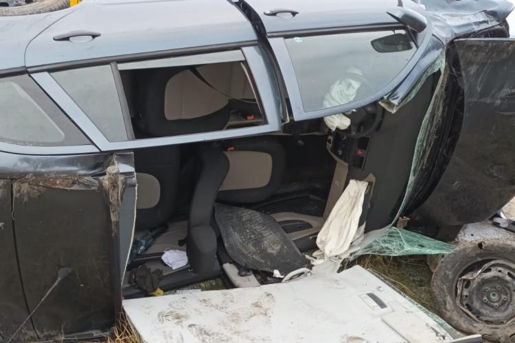Accident grav în județul Bistrița-Năsăud! Alt șofer rănit, după ce a lovit un cap de pod - FOTO