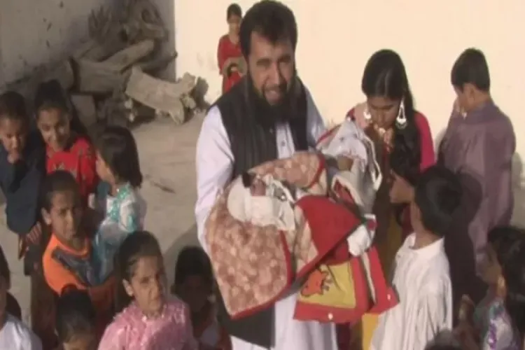 FOTO - Un bărbat de 52 de ani a devenit tată pentru a 60-a oară. Bărbatul își dorește cel puțin 100 de copii