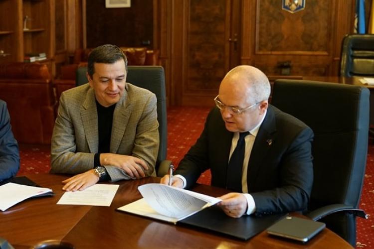 Boc (PNL) e mulțumit că alături de colegul lui de la PSD, Sorin Grindeanu, a anunțat semnarea actelor pentru Metrou