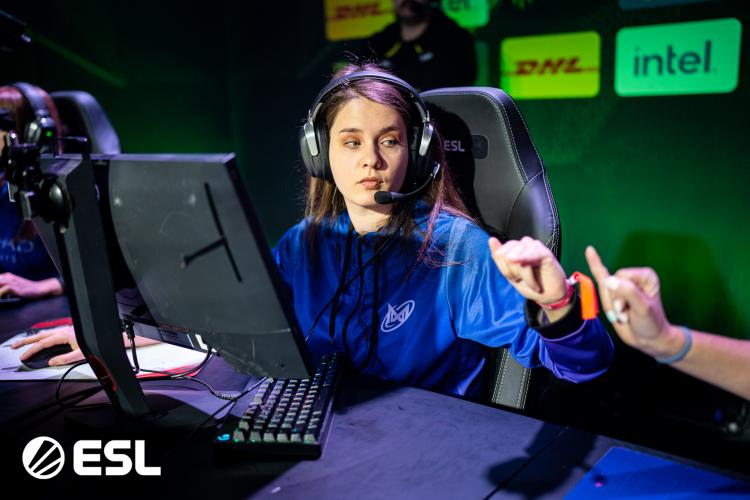 FOTO - O româncă, desemnată cea mai bună jucătoare de Counter Strike din lume: „Am vrut să le demonstrez că și fetele pot juca bine CS:GO”