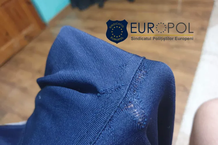 Noile uniforme de poliție s-au rupt în zona inimă, după o lună de folosire - FOTO