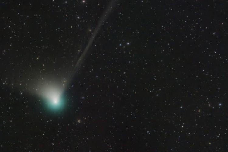 FOTO - Cometa verde, vizibilă pe cer în această noapte, apoi va dispărea pentru încă 50.000 de ani 