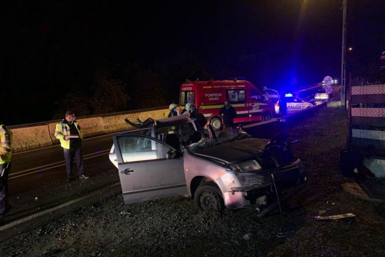 Un accident de circulație s-a produs pe Calea Turzii. O mașină a lovit parapetul de beton