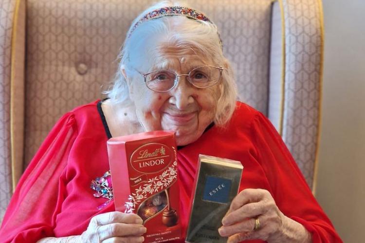 Secretul longevității dezvăluit de o femeie de 100 de ani. ”Să nu vorbești cu bărbați străini, pentru nimic în lume”