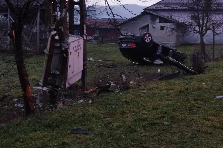 Victimele depășirilor interzise! Cum s-a petrecut accidentul grav din Rugășești, în urma căruia o femeie și un copil de 7 ani au ajuns la spital 