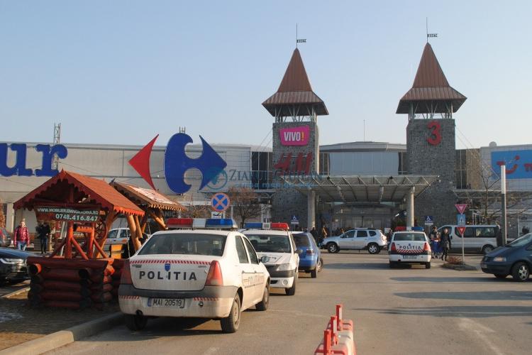 Copil blocat într-o mașină la mall - ul VIVO din Cluj-Napoca