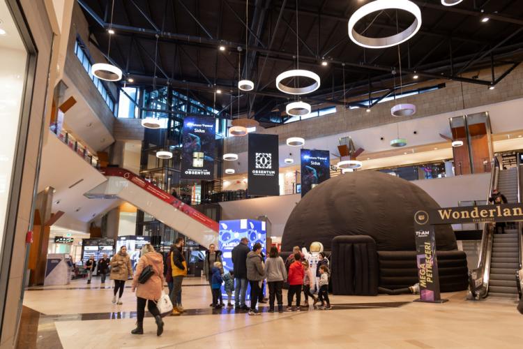 FOTO. Proiecții inedite despre Univers la Planetariul din Iulius Mall Cluj