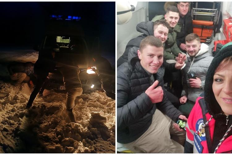 Tineri de ispravă! Ce au făcut niște tineri care petreceau, când au auzit că o ambulanță a rămas blocată în zăpadă - VIDEO
