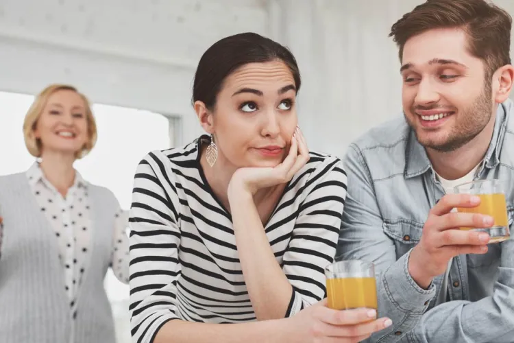 Satiră: Care este rolul soacrei în familie. Ce spune un psiholog despre „adevărata față” a soacrelor