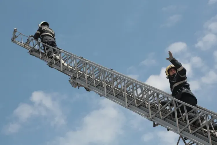 Persoană blocată într-un apartament din Turda. Intervin pompierii clujeni