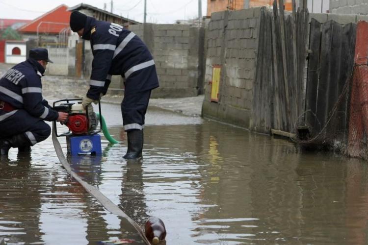 Inundații în mai multe gospodării din Câmpia Turzii. Râul Arieș s-a revărsat în curțile localnicilor 