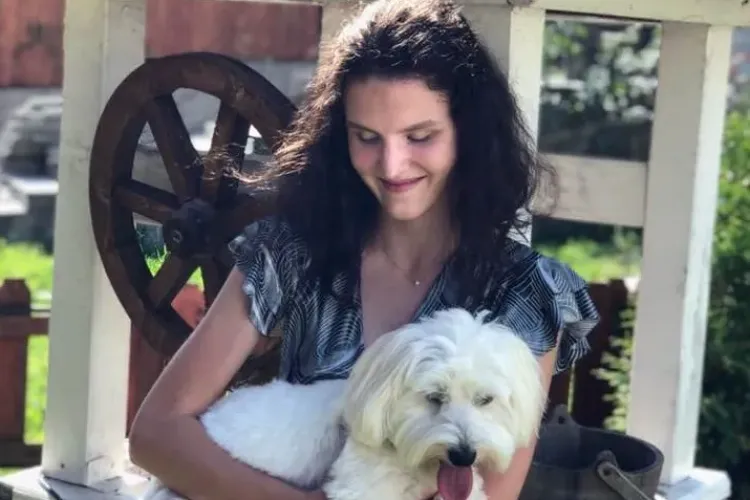 O tânără nevăzătoare din Cluj caută loc de muncă! O ajutăm?: ”E fată deșteaptă, citită, care simte că există un loc de muncă și pentru ea”