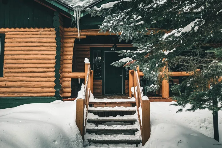 Au vrut să închirieze o cabană în Cluj și s-au trezit fără bani în cont. Doi bucureșteni, țepuiți de 4.000 de lei pentru o cabană la Beliș