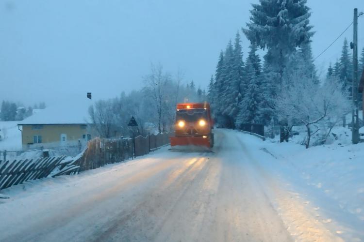 ATENŢIE, ŞOFERI! Mai multe șosele din Cluj, afectate de zăpadă. Drumurile au fost curățate, dar se circulă în condiții de iarnă