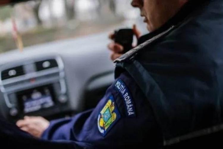 Un poliţist din Alba şi soţia sa, condamnaţi la închisoare, după ce au umilit-o împreună pe amanta bărbatului