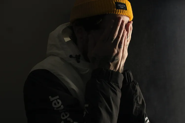 A încercat să-și curme viața, dar și-a spart nasul. Prin ce a trecut un tânăr decepționat în dragoste 