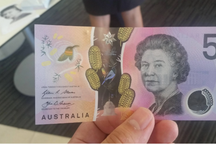 Australia o va scoate pe regina Elisabeta de pe bancnota de 5 dolari, dar nu-l va pune pe Charles. Cu ce va fi înlocuită efigia suveranilor britanici
