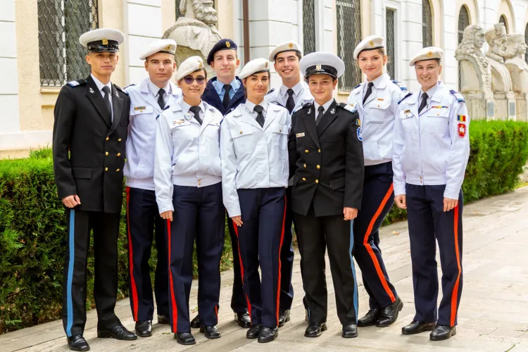A început admiterea la colegiile militare din țară. Sute de elevi de clasa a VIII-a așteptați la înscrieri 