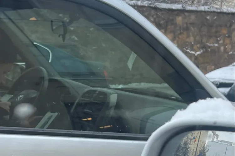 Cluj: ”Așa se întâmplă accidentele. Șoferul și pasagerul, ambii stau pe telefoane” - FOTO