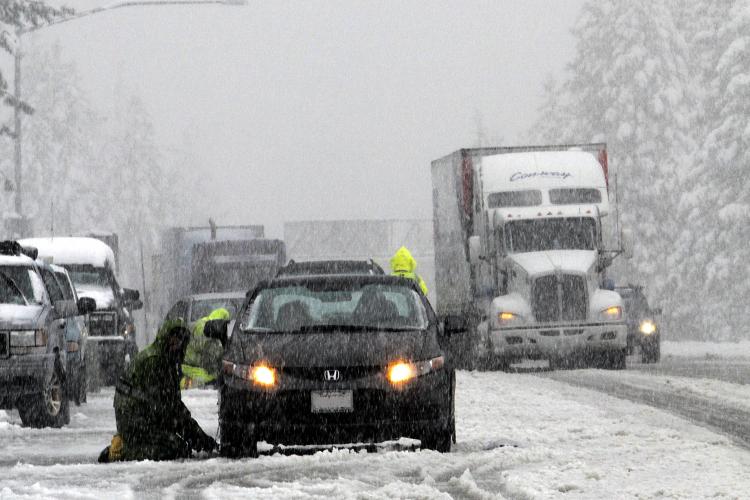 Atenție! Cod Galben de vânt puternic și ninsoare în județul Cluj. Rafalele de vânt pot depăși 90 km/h