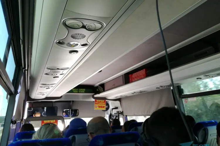 Clujean bătut într-un autocar DACOS. Șoferul i-a spus că nu are timp să cheme poliția pentru un fleac