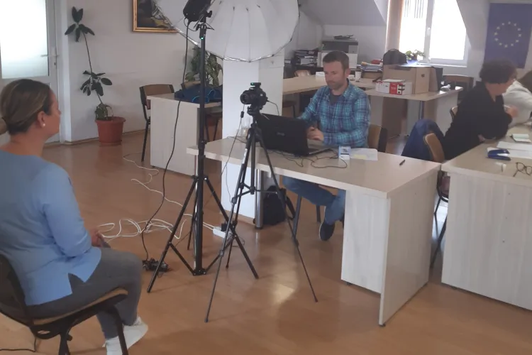 Oamenii din Gilău își pot schimba buletinele la stația mobilă care vine în comună