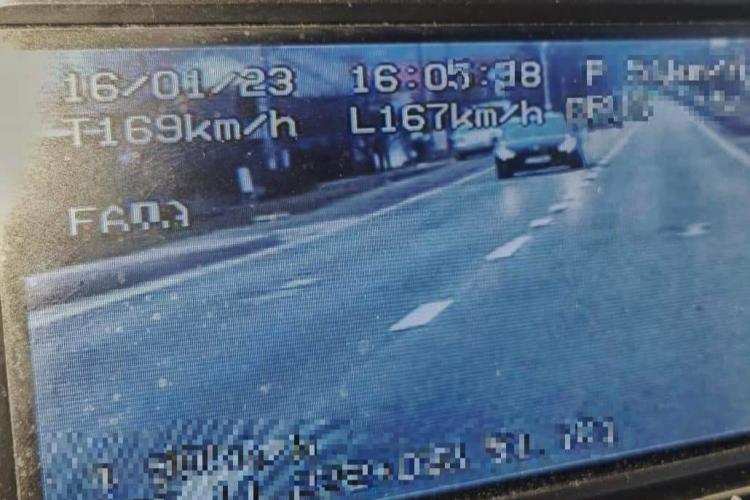 Șofer prins de radar cu 169 km la oră, într-o localitate din Cluj. IPJ Cluj: „Conducătorul, un tânăr de doar 18 ani”