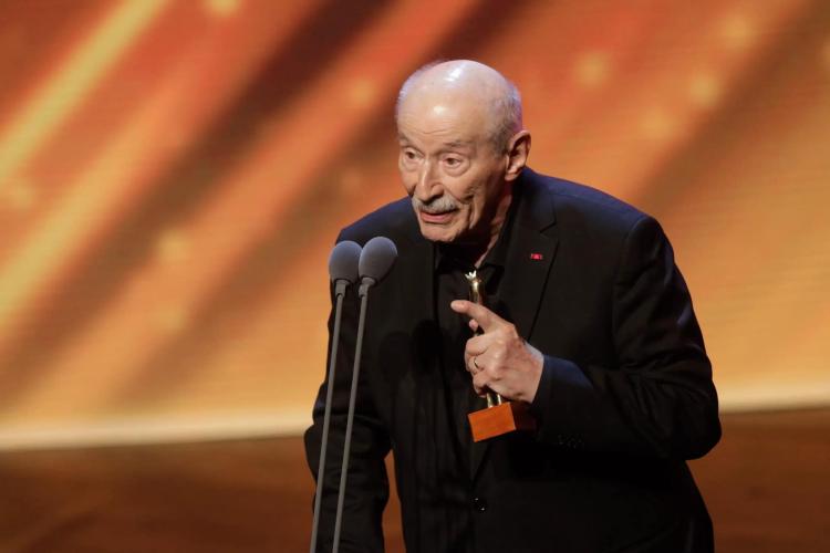 La mulți ani, Victor Rebengiuc! Marele actor român a împlinit astăzi onorabila vârstă de 90 de ani