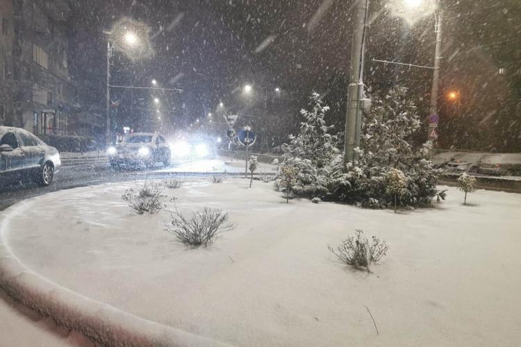 FOTO. Drumarii Clujului așteaptă să se transforme orașul într-un patinoar?! Haos în traficul clujean sâmbătă seara