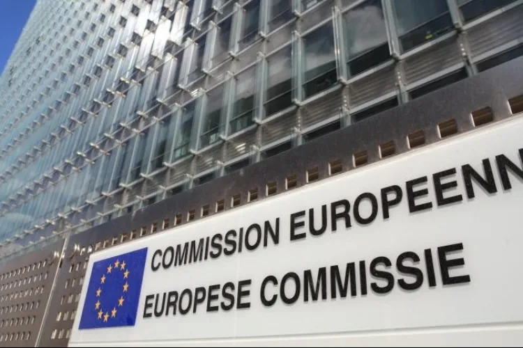 Comisia Europeană: România trebuie să desființeze pensiile speciale, inclusiv cele militare, pentru a putea accesa veniturile PNRR