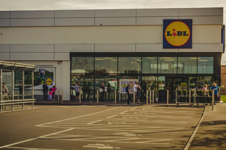 Lidl vrea să pună pe raft mai puţină carne. Lanțul de supermarketuri motivează cumpărătorii să cumpere mai multe plante