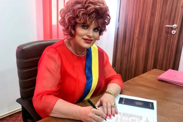 Primărița de fier a Clujului, Lucia Suciu, a lăsat biroul de primar și lucrează la casieria Primăriei Chinteni pentru a da o mână de ajutor