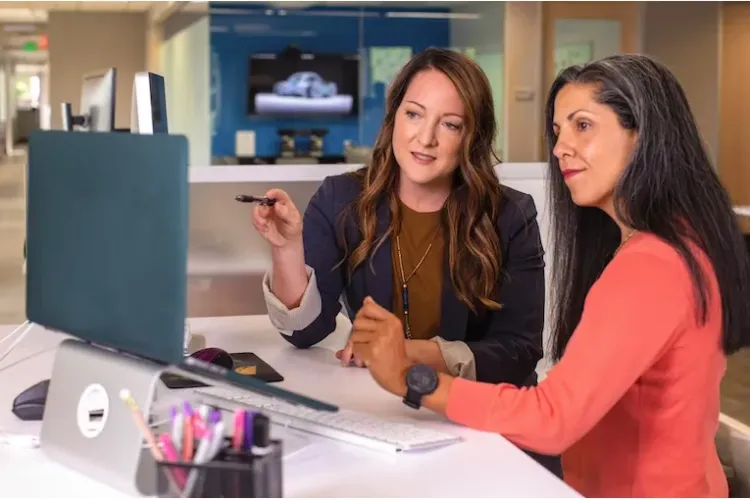 Românii care au peste 45 de ani îşi găsesc foarte greu un nou loc de muncă. Angajatorii evită oamenii Generației X