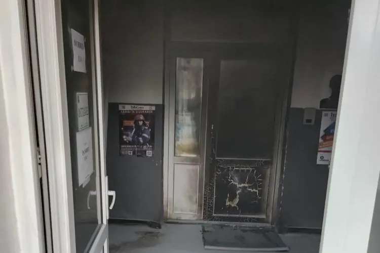 VIDEO - Polițiștii din Huedin, umiliți de un bombardier. A dat foc sediului în timp : „Cine e Poliția în lumea asta?”