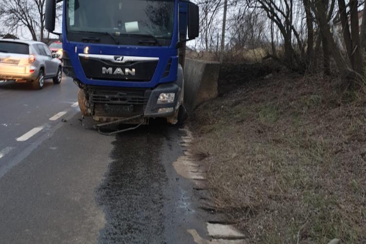 Accident grav la Răscruci, pe drumul Cluj - Gherla, unul dintre cele mai periculoase - FOTO
