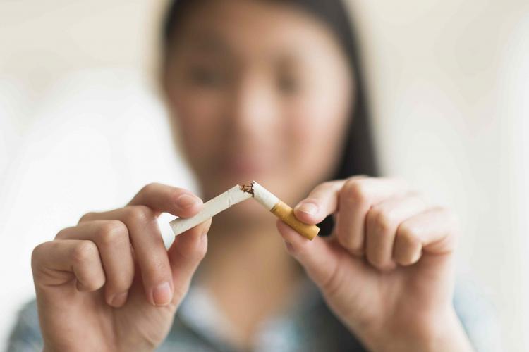 Fumatul, strict interzis minorilor în locurile publice. Proiectul a fost adoptat tacit de Senat