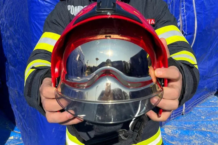 FOTO - Mesajul emoționant pentru „Bărbatul cu cască roșie”, un salvator român, de la fratele unui bărbat scos de sub dărâmături, în Turcia