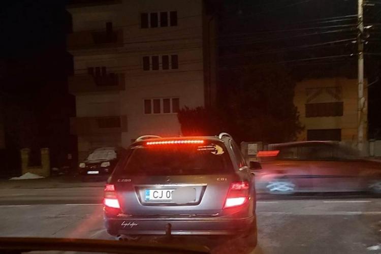 Șoferiță șicanată în trafic de un clujean: „P​​unea frâne fără niciun motiv. Șicanează de isteric ce îi!”