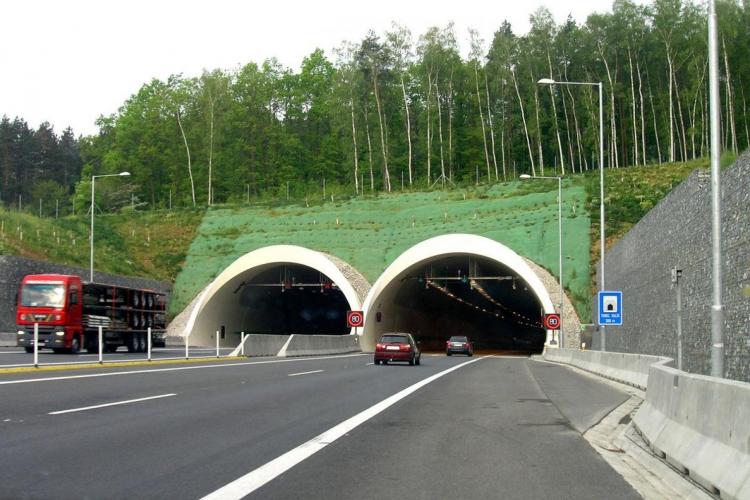 Le-a luat 20 de ani ca să repornească licitația pentru Tunelul Meseș și alte 2 tronsoane ale Autostrăzii Transilvania